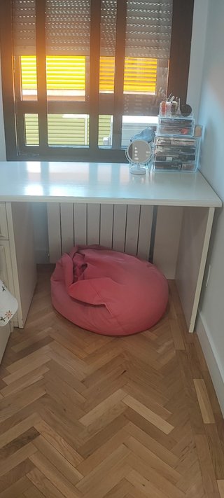 Habitación de madera blanca