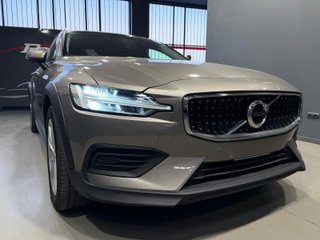 VOLVO V60 CROSS COUNTRY AWD