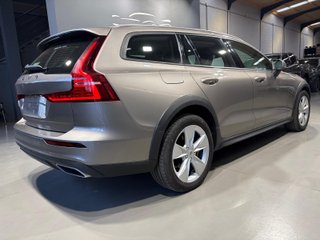 VOLVO V60 CROSS COUNTRY AWD