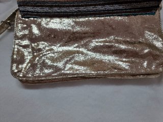 Bolso multicolor y dorado
