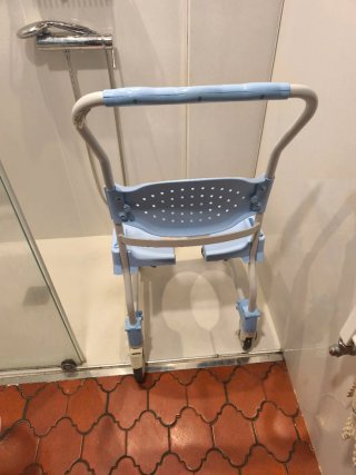 Silla geriatrica de baño.