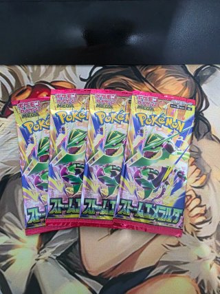 4 sobres Pokémon TCG: Tormenta Esmeralda