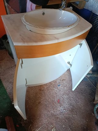 Mueble de baño mármol y madera