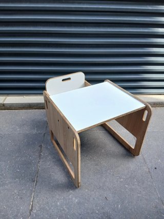 Pupitre infantil madera y blanco 1-4 años