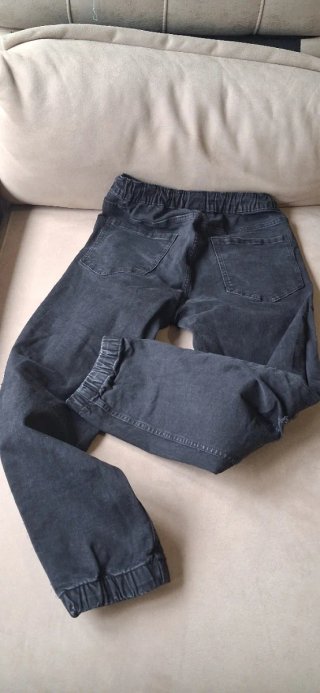 Pantalón jogger negro chico