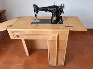 Máquina de coser Singer 201-2 con mueble 42
