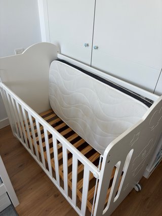 OPORTUNIDAD Cuna de bebé blanca Marca MICUNA