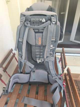 Mochila Portabebés Deuter Trekking