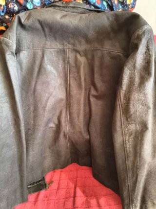 Chaqueta de piel de búfalo negra