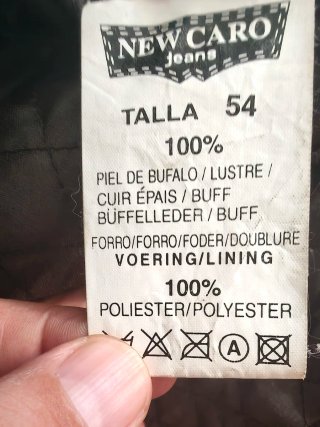 Chaqueta de piel de búfalo negra