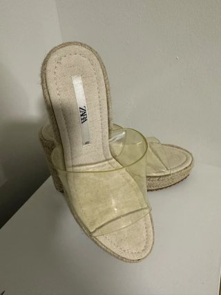 Sandalias Zara cuña transparentes