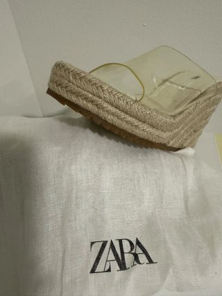 Sandalias Zara cuña transparentes