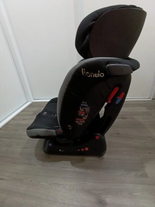Silla de coche negra y gris