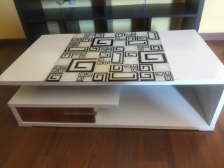 Mesa baja moderna con diseño