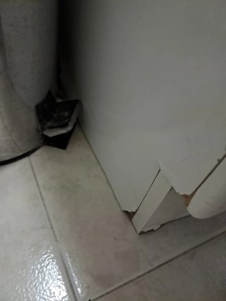 Mueble de baño con lavabo y espejo