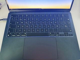 MacBook Air M2 - 8GB RAM/256 GB SSD
