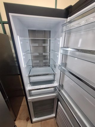 Nevera AEG negra 240€