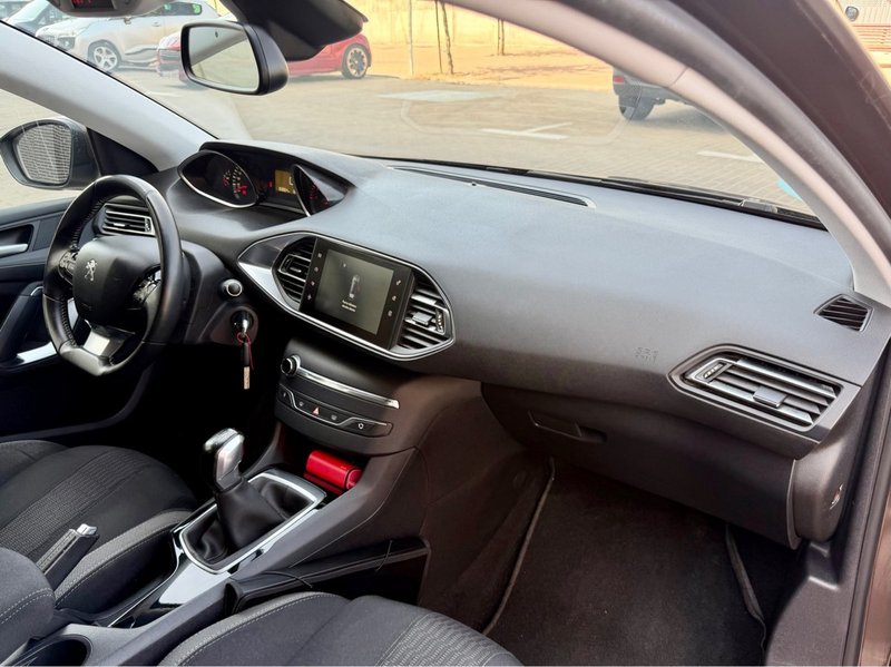 Peugeot 308 1.2 Pure Tech S&S Allure 2015, foto 8