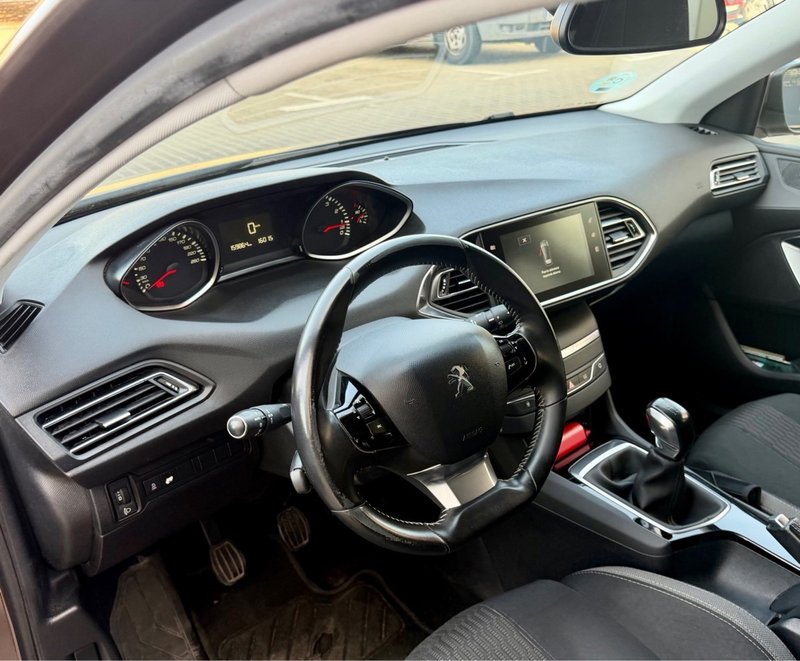 Peugeot 308 1.2 Pure Tech S&S Allure 2015, foto 10