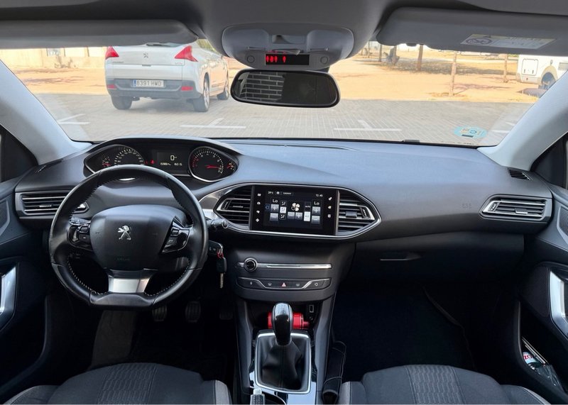 Peugeot 308 1.2 Pure Tech S&S Allure 2015, foto 9
