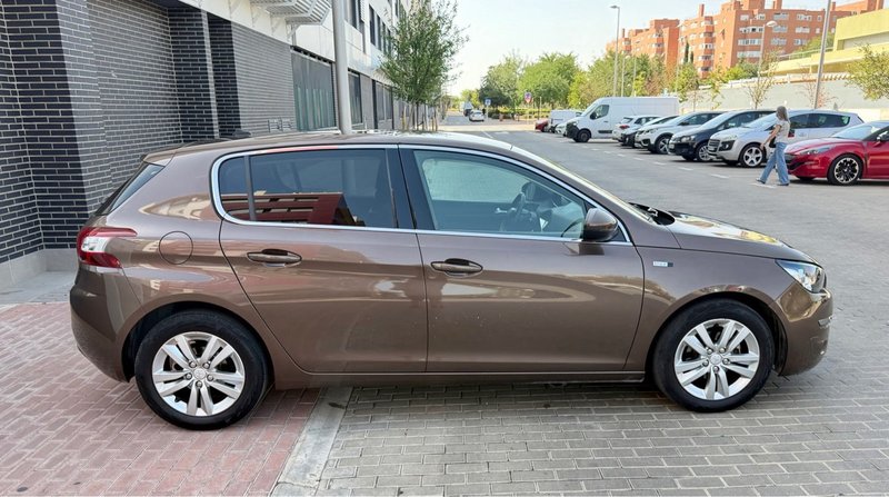 Peugeot 308 1.2 Pure Tech S&S Allure 2015, foto 4