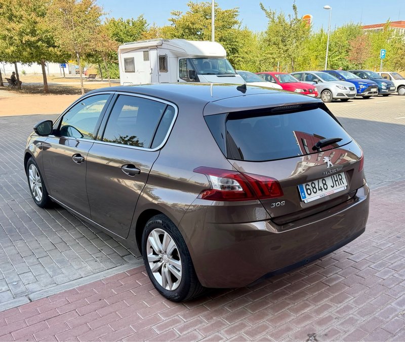 Peugeot 308 1.2 Pure Tech S&S Allure 2015, foto 6