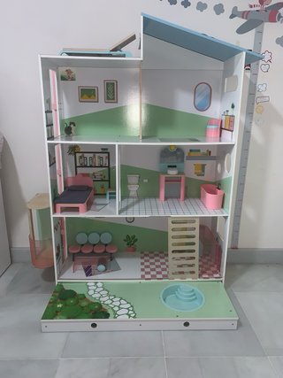 Casa de muñecas de madera