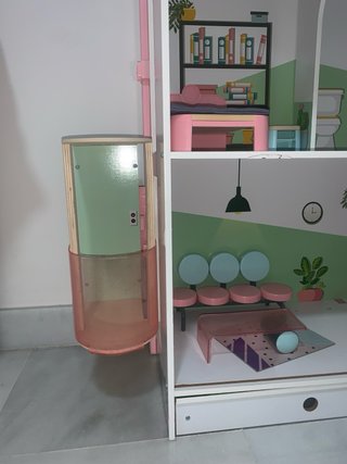 Casa de muñecas de madera
