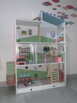 Casa de muñecas de madera