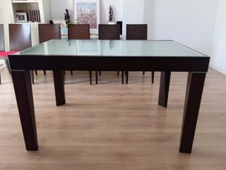 Mesa de salón extensible y sillas