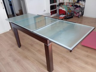 Mesa de salón extensible y sillas