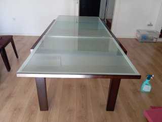 Mesa de salón extensible y sillas
