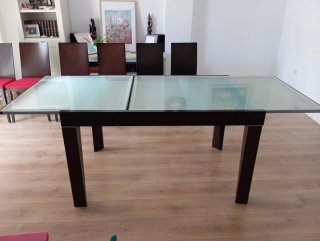 Mesa de salón extensible y sillas
