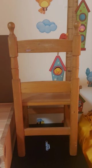 Silla infantil de madera