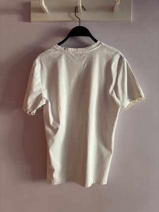 Camiseta Zara blanca con detalle de encaje