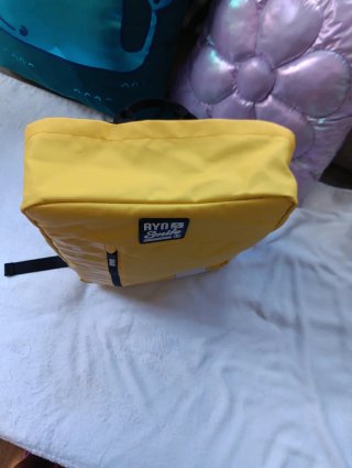 Mochila AYN Diseño Portátil Amarilla