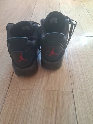 Zapatillas Jordan Negras Rojas