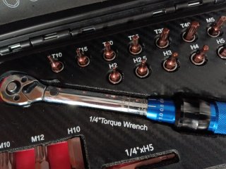 Llave dinamométrica 2-24 Nm con accesorios