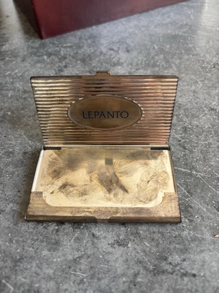 Caja metálica Lepanto dorada y plateada