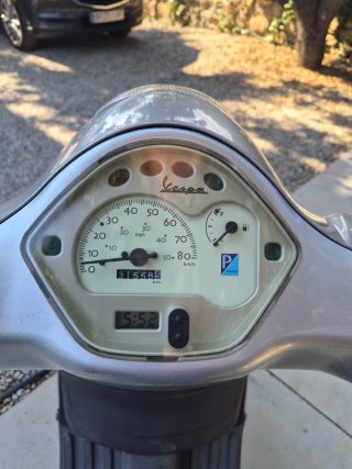 Vespa 50cc Plata