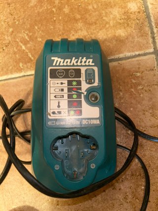 Cargador Makita DC10WA 7.2V-10.8V