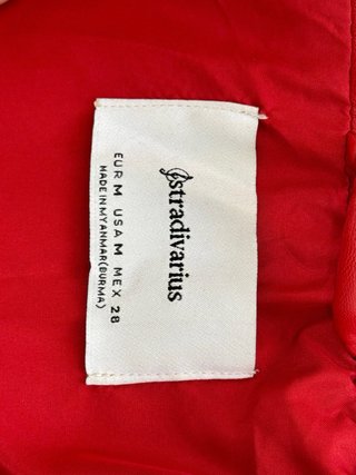 Chaqueta tipo plumífero corta roja