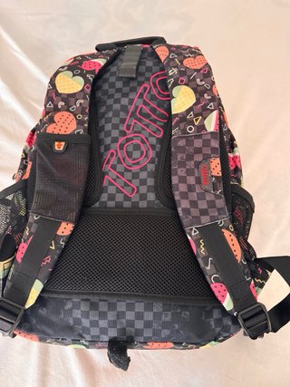 Mochila y estuche Totto con estampado