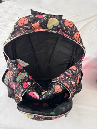 Mochila y estuche Totto con estampado