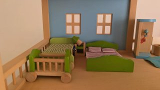 Casita de muñecas de madera