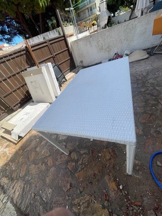 Mesa y 4 sillas de jardín blanca