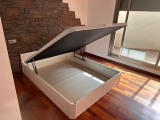 Canapé y Colchón de Tela y Madera