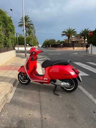 Vespa GTS 300 cc Roja