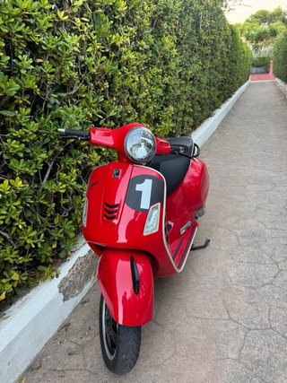 Vespa GTS 300 cc Roja