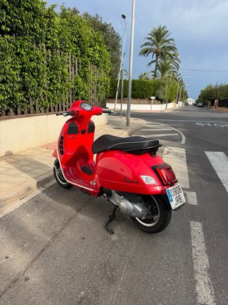 Vespa GTS 300 cc Roja